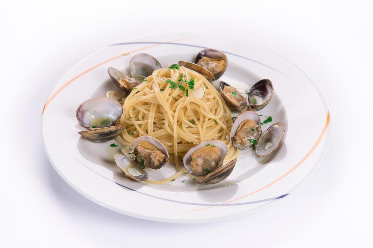Hotel Ristorante Toscana Alassio Bagian luar foto