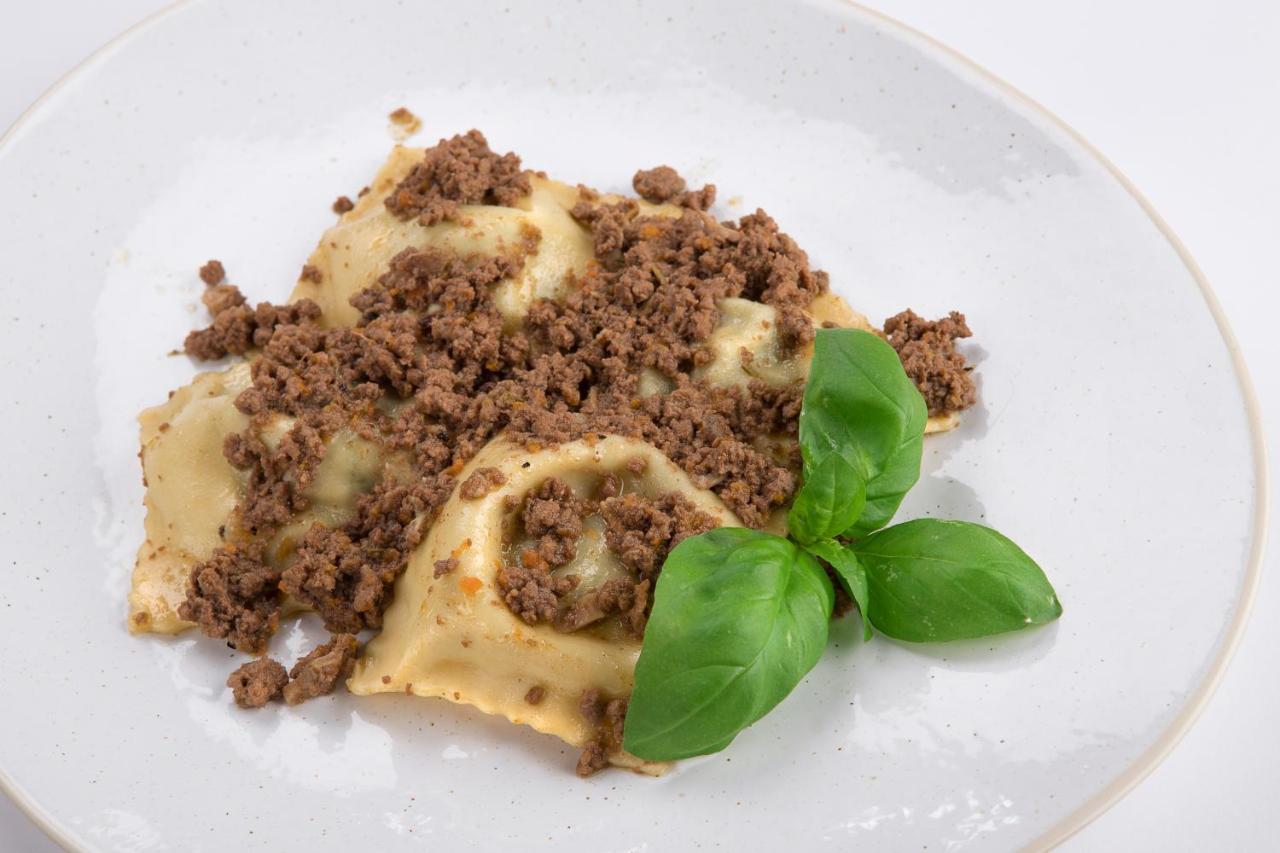 Hotel Ristorante Toscana Alassio Bagian luar foto
