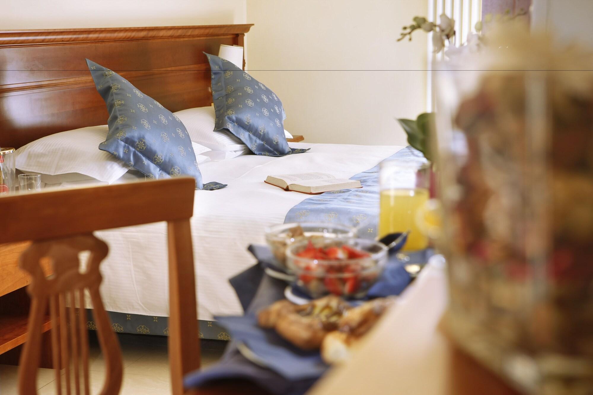 Hotel Ristorante Toscana Alassio Bagian luar foto
