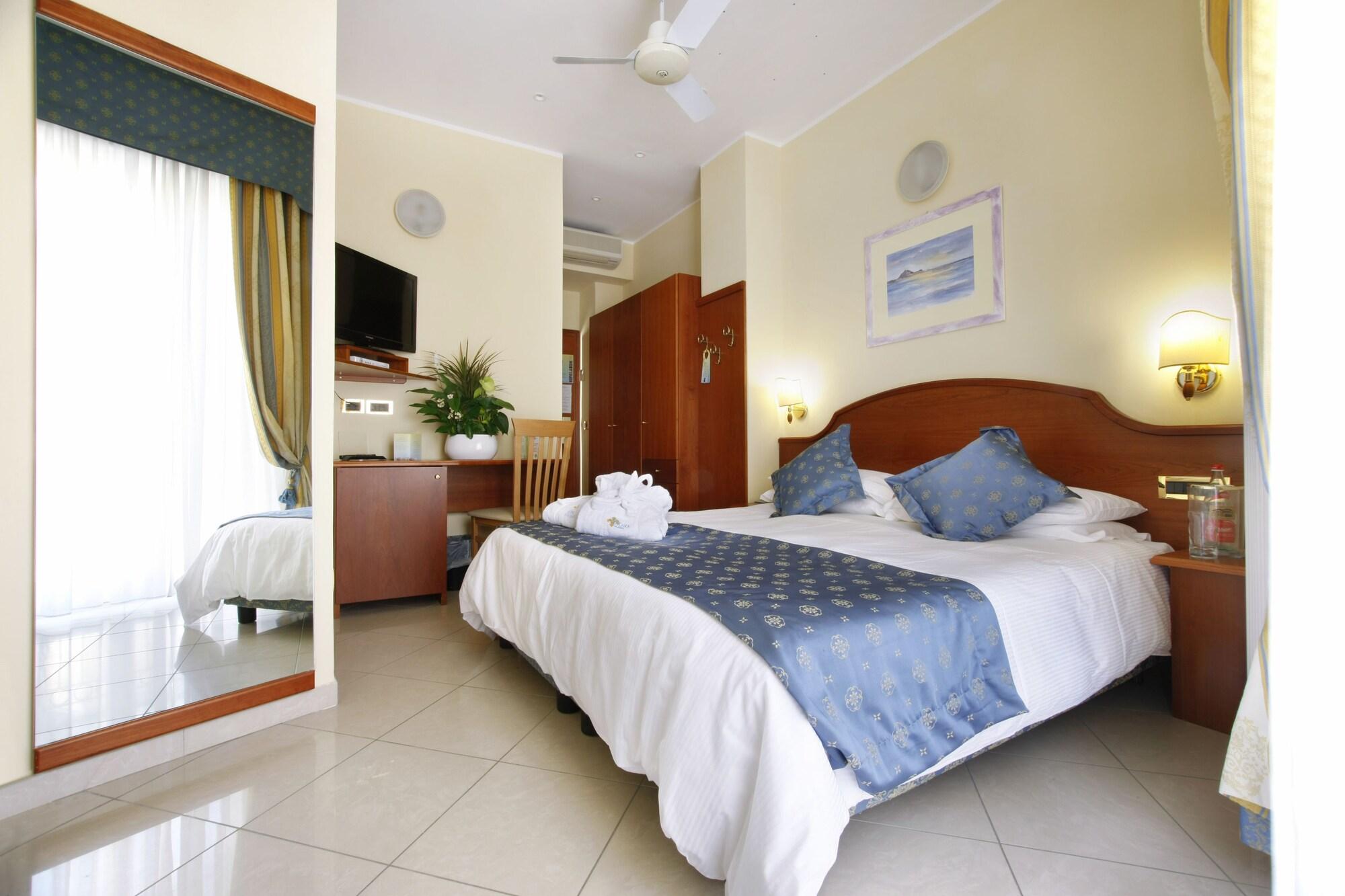 Hotel Ristorante Toscana Alassio Bagian luar foto