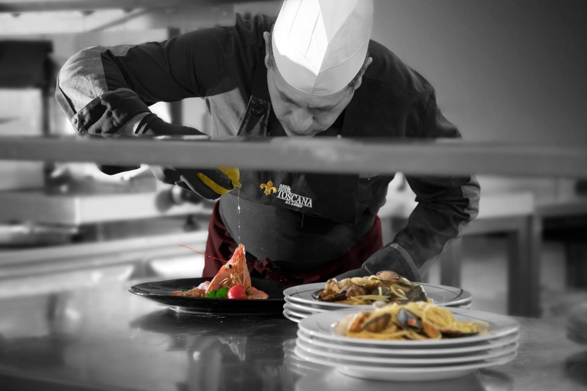 Hotel Ristorante Toscana Alassio Bagian luar foto