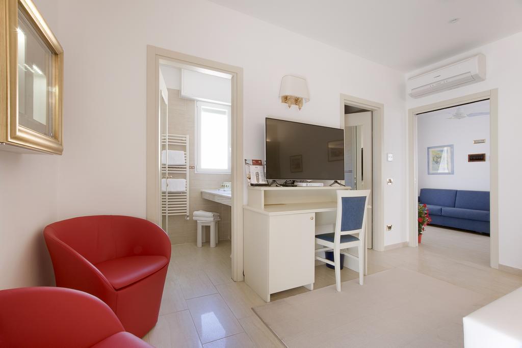 Hotel Ristorante Toscana Alassio Bagian luar foto
