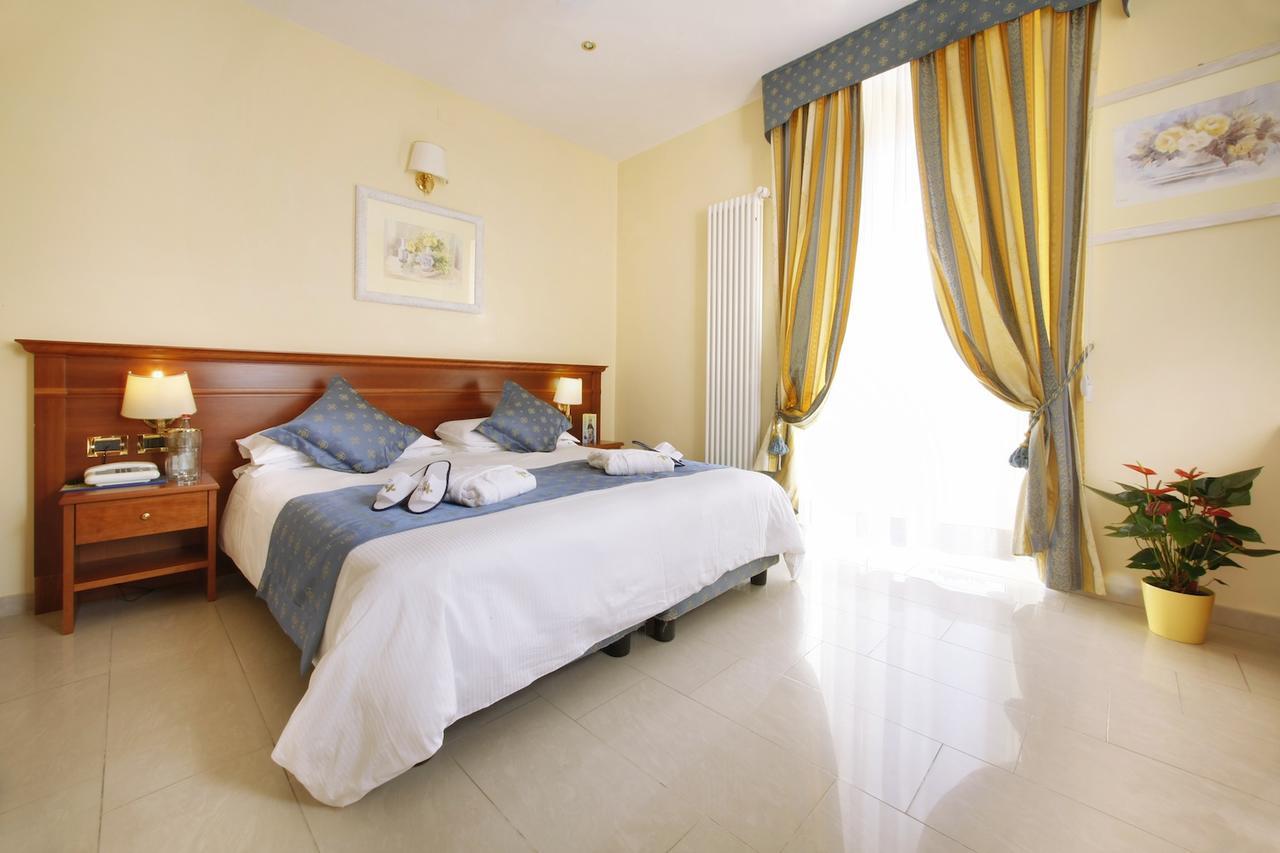 Hotel Ristorante Toscana Alassio Bagian luar foto